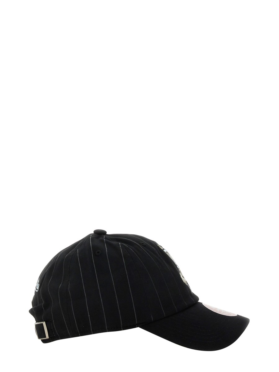 3.PARADIS CAPPELLO MITCHELL & NESS AND THE NBA IN COTONE CON RICAMO DOVE In Vendita