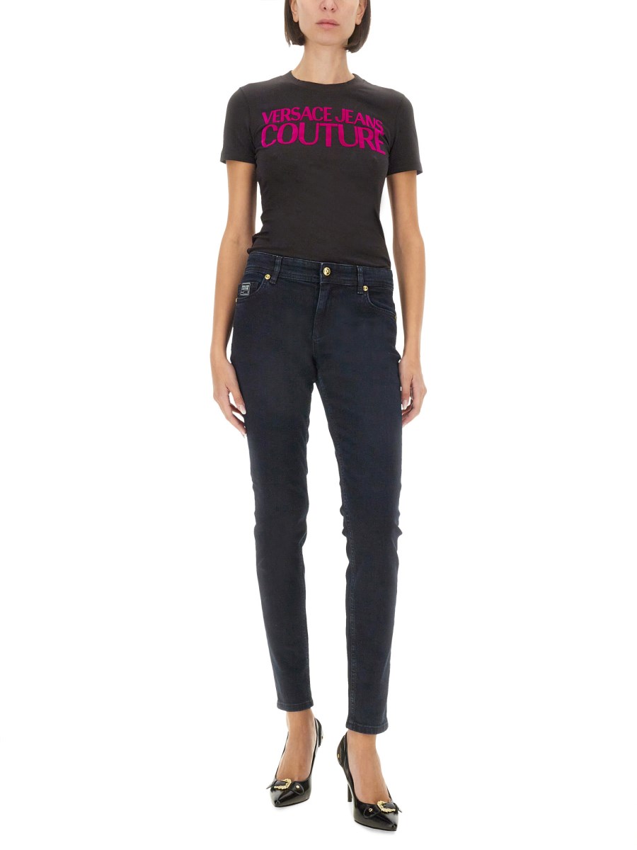 VERSACE JEANS COUTURE T-SHIRT IN JERSEY DI COTONE CON LOGO Vendite Flash
