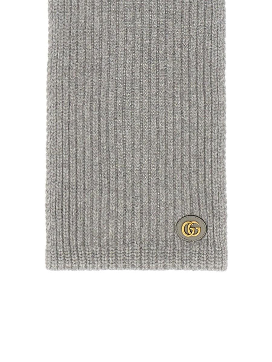 GUCCI SCIARPA IN MAGLIA DI LANA E CASHMERE CON PATCH IN PELLE DOPPIA G Limitato a 3 giorni