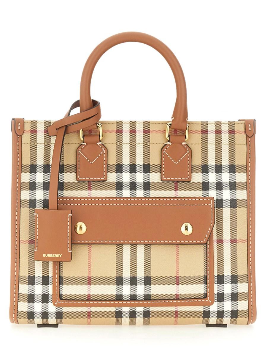 BURBERRY BORSA TOTE FREYA MINI IN COTONE SPALMATO CHECK Acquista Ora