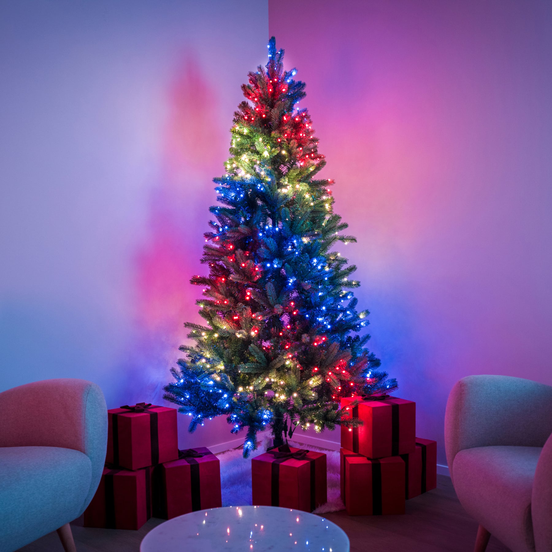 Twinkly Pre-lit Regal Tree (Multicolor + Bianco) In Vendita